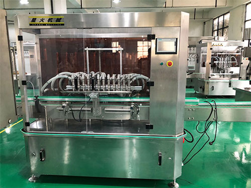 大型整套花生油自動(dòng)灌裝機(jī)流水線實(shí)拍