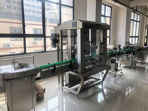 顆粒大醬計(jì)量灌裝機(jī)設(shè)備實(shí)拍