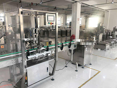 天津韭花醬灌裝機(jī)械實(shí)拍