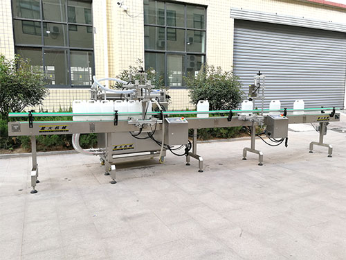 食用油灌裝機(jī)設(shè)備