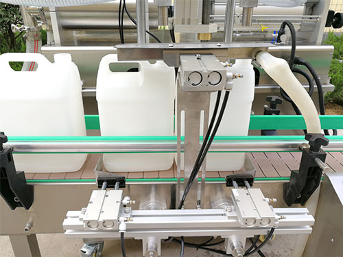 食用油灌裝機(jī)設(shè)備