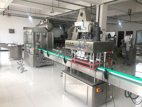 全自動(dòng)跟蹤式灌裝機(jī)