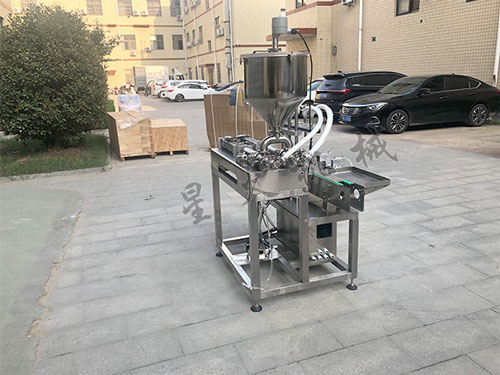 半自動小型灌裝機(jī)設(shè)備