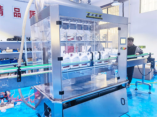 全套液體灌裝機(jī)流水線