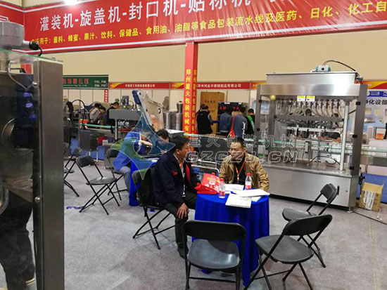 星火海鮮醬灌裝機(jī)參展現(xiàn)場