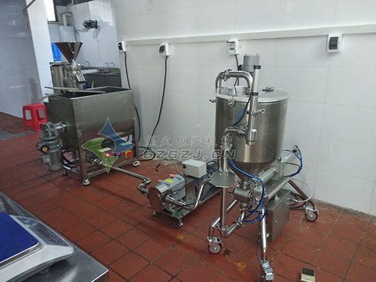 半自動醬料灌裝機整機車間實拍